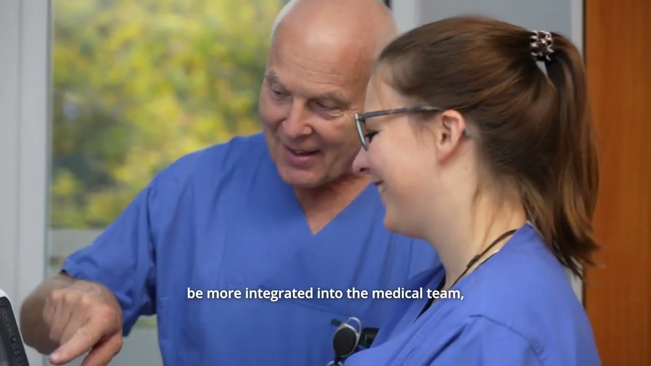 Physician Assistance at MEDIAN - Maria and Sabrina from our MEDIAN Heinrich-Mann-Klinik Bad Liebenstein wanted more! They opted for the part-time ‘Physician Assistance’ degree programme and have now started their careers. Watch this video to find out how exciting and fulfilling a working day in this new profession can be.